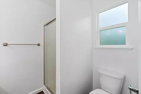 Bath - 1866 Silverfield Loop, Redding, CA 96002 photo 2 of 3