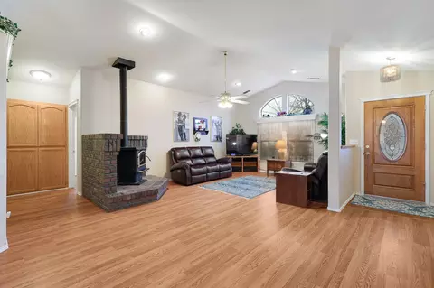 19271 Lexington Ln, Redding, CA 96003 photo 3