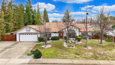 19271 Lexington Ln, Redding, CA 96003