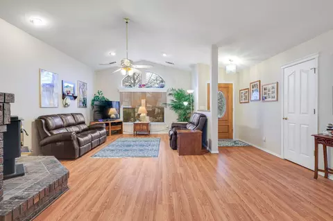 19271 Lexington Ln, Redding, CA 96003 photo 4