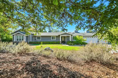 1102 Hope Ln, Redding, CA 96003