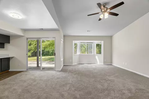 2985 Seminole Dr, Redding, CA 96001 photo 5