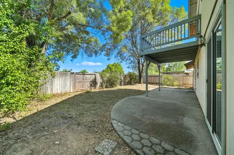 Exterior - 843 Montcrest Dr, Redding, CA 96003 photo 7 of 8