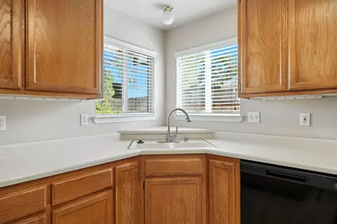 Kitchen - 843 Montcrest Dr, Redding, CA 96003 photo 4 of 5