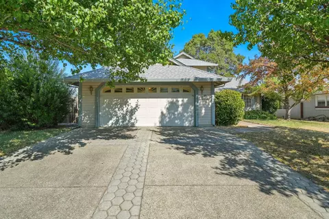 Exterior - 843 Montcrest Dr, Redding, CA 96003 photo 3 of 8