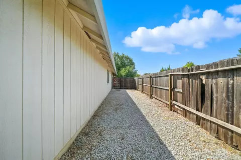 Exterior - 843 Montcrest Dr, Redding, CA 96003 photo 8 of 8