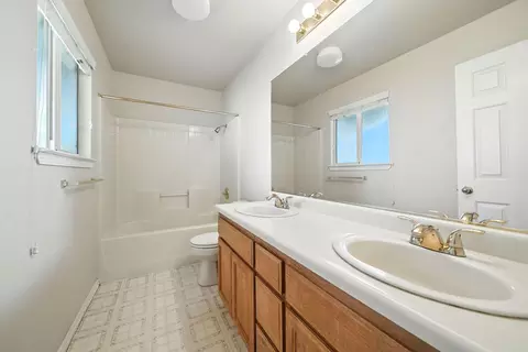 Bath - 843 Montcrest Dr, Redding, CA 96003 photo 1 of 4