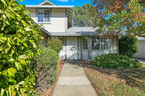 Exterior - 843 Montcrest Dr, Redding, CA 96003 photo 4 of 8