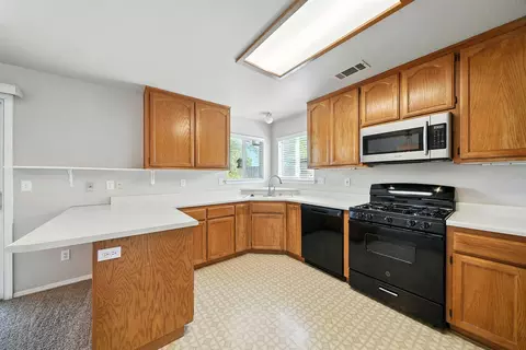 Kitchen - 843 Montcrest Dr, Redding, CA 96003 photo 3 of 5