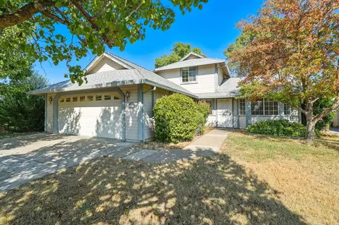 843 Montcrest Dr, Redding, CA 96003