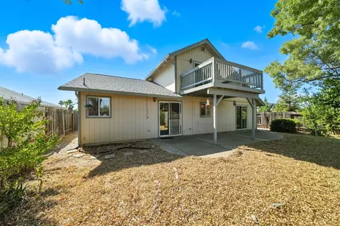 Exterior - 843 Montcrest Dr, Redding, CA 96003 photo 5 of 8