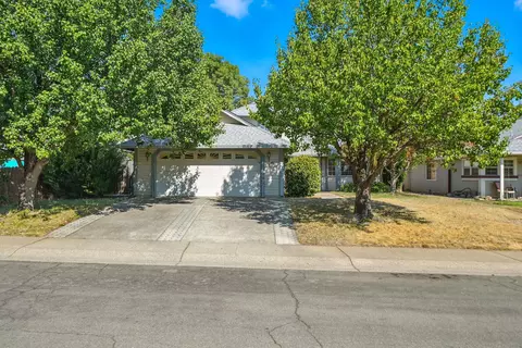 Exterior - 843 Montcrest Dr, Redding, CA 96003 photo 2 of 8