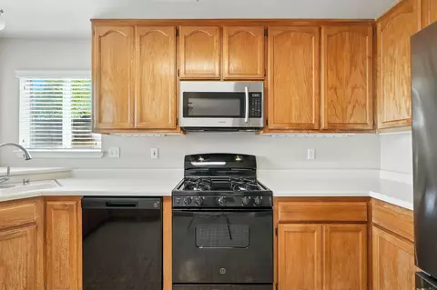 Kitchen - 843 Montcrest Dr, Redding, CA 96003 photo 5 of 5