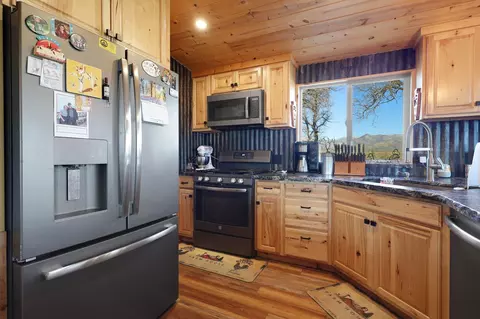 14283 Marsha Way, Igo, CA 96047 photo 8