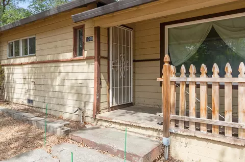 Exterior - 1700 Dana Dr, Redding, CA 96003 photo 2 of 10
