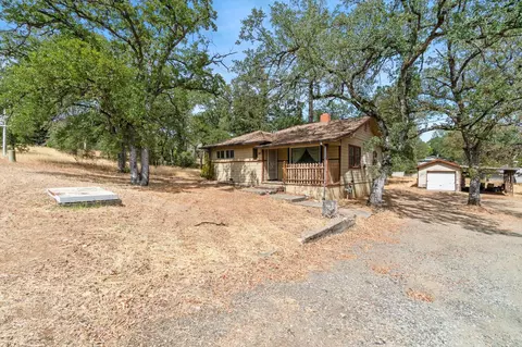 Exterior - 1700 Dana Dr, Redding, CA 96003 photo 3 of 10