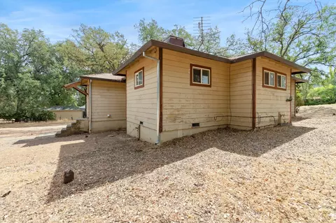 Exterior - 1700 Dana Dr, Redding, CA 96003 photo 5 of 10