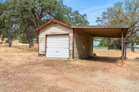 Exterior - 1700 Dana Dr, Redding, CA 96003 photo 9 of 10