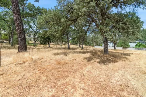 Exterior - 1700 Dana Dr, Redding, CA 96003 photo 8 of 10