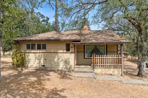 1700 Dana Dr, Redding, CA 96003