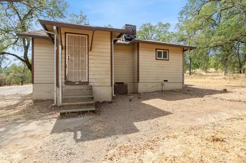 Exterior - 1700 Dana Dr, Redding, CA 96003 photo 4 of 10