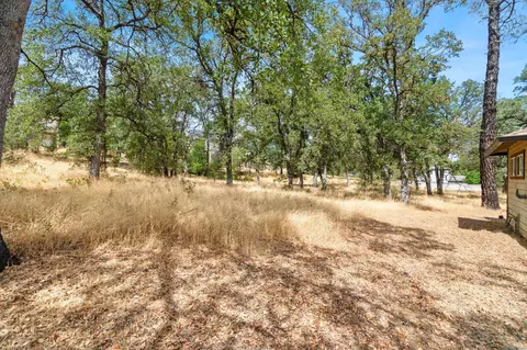 Exterior - 1700 Dana Dr, Redding, CA 96003 photo 7 of 10