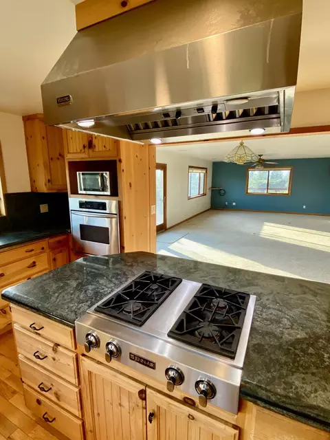 Kitchen - 30503 Terry Mill Rd, Round Mountain, CA 96084 photo 3 of 9