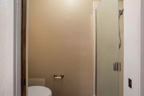 Bath - 3645 Seneca Ct, Redding, CA 96001 photo 2 of 2