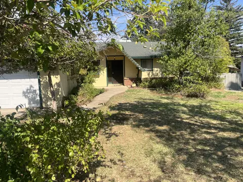 3320 Stratford Ave, Redding, CA 96001