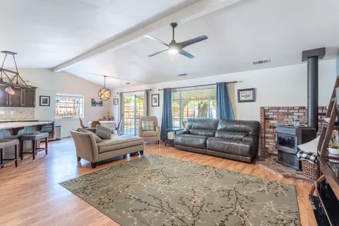 6707 Hemlock St, Redding, CA 96001 photo 5