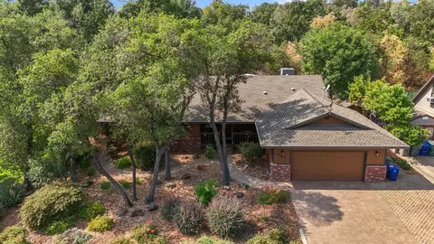 1737 Edgewood Dr, Redding, CA 96003 photo 1