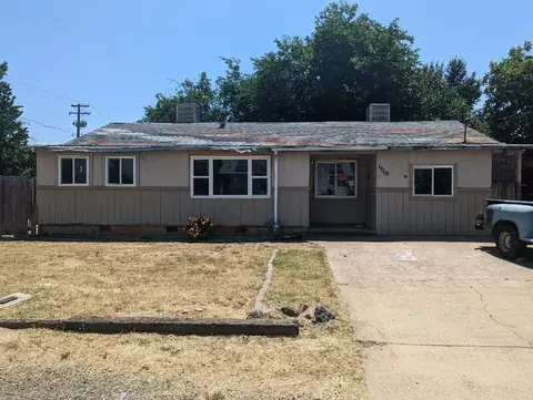 1118 4th St, Redding, CA 96002