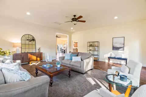 Living - 14860 Oak Knoll Dr, Red Bluff, CA 96080 photo 8 of 10
