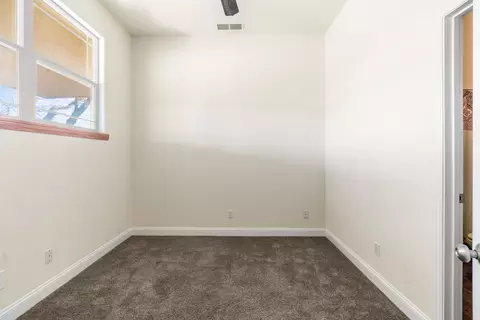 Bedroom - 14860 Oak Knoll Dr, Red Bluff, CA 96080 photo 7 of 10
