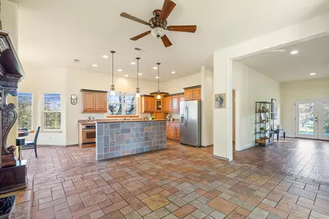Entry Way - 14860 Oak Knoll Dr, Red Bluff, CA 96080 photo 4 of 8