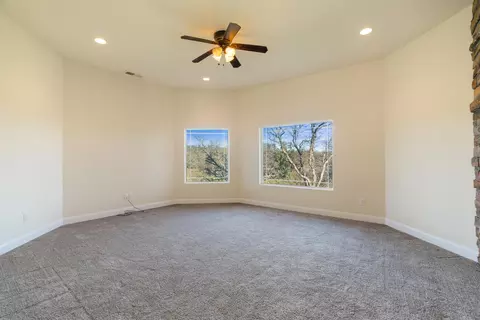 Bedroom - 14860 Oak Knoll Dr, Red Bluff, CA 96080 photo 6 of 10