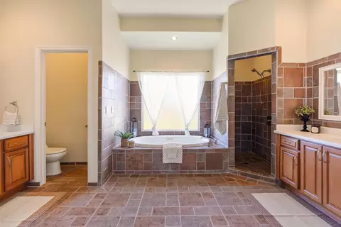 Bath - 14860 Oak Knoll Dr, Red Bluff, CA 96080 photo 1 of 7