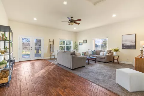 Living - 14860 Oak Knoll Dr, Red Bluff, CA 96080 photo 5 of 10