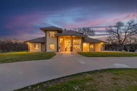 Exterior - 14860 Oak Knoll Dr, Red Bluff, CA 96080 photo 1 of 7