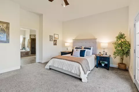 Bedroom - 14860 Oak Knoll Dr, Red Bluff, CA 96080 photo 2 of 10