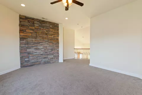 Living - 14860 Oak Knoll Dr, Red Bluff, CA 96080 photo 10 of 10