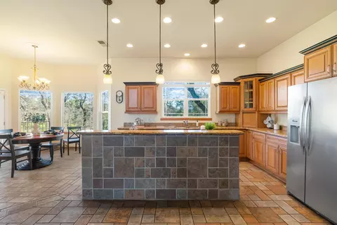 Kitchen - 14860 Oak Knoll Dr, Red Bluff, CA 96080 photo 4 of 4