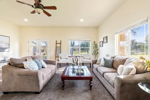 Living - 14860 Oak Knoll Dr, Red Bluff, CA 96080 photo 9 of 10