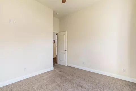 Bedroom - 14860 Oak Knoll Dr, Red Bluff, CA 96080 photo 5 of 10