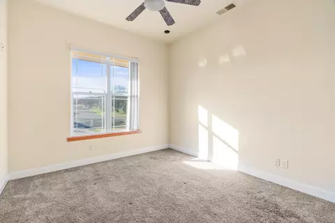 Bedroom - 14860 Oak Knoll Dr, Red Bluff, CA 96080 photo 9 of 10