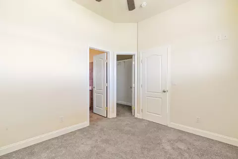 Bedroom - 14860 Oak Knoll Dr, Red Bluff, CA 96080 photo 8 of 10
