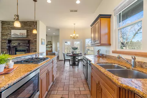 Kitchen - 14860 Oak Knoll Dr, Red Bluff, CA 96080 photo 2 of 4