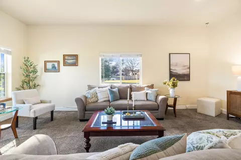 Living - 14860 Oak Knoll Dr, Red Bluff, CA 96080 photo 6 of 10