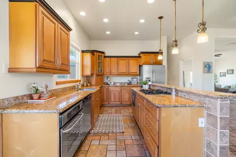 Kitchen - 14860 Oak Knoll Dr, Red Bluff, CA 96080 photo 1 of 4
