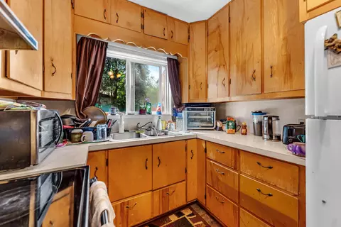 Kitchen - 5386 Elm Ln, Redding, CA 96001 photo 1 of 6